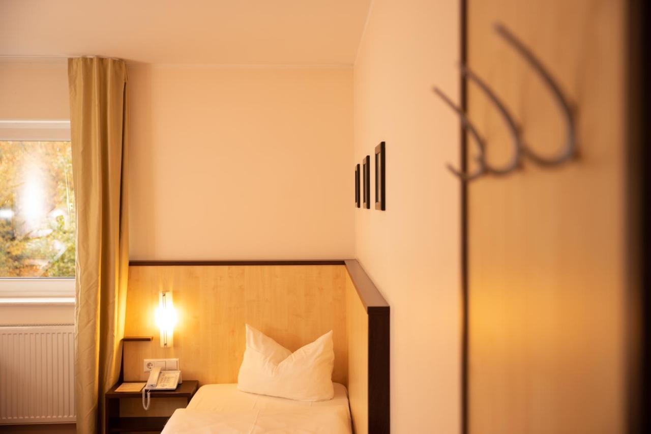 Bergwirtschaft Wilder Mann Hotel Und Restaurant Dresden Exterior foto