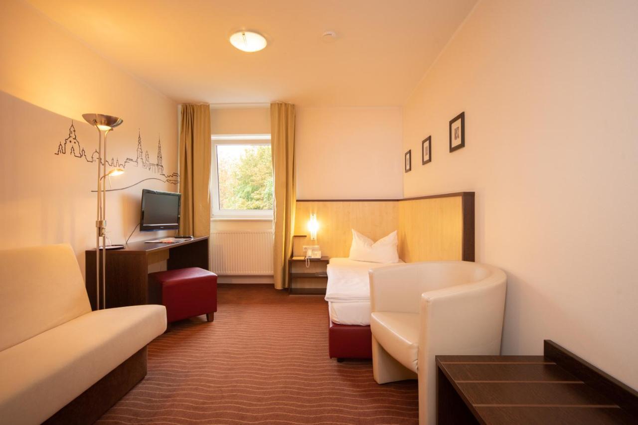 Bergwirtschaft Wilder Mann Hotel Und Restaurant Dresden Exterior foto