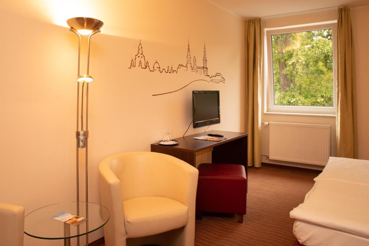 Bergwirtschaft Wilder Mann Hotel Und Restaurant Dresden Exterior foto