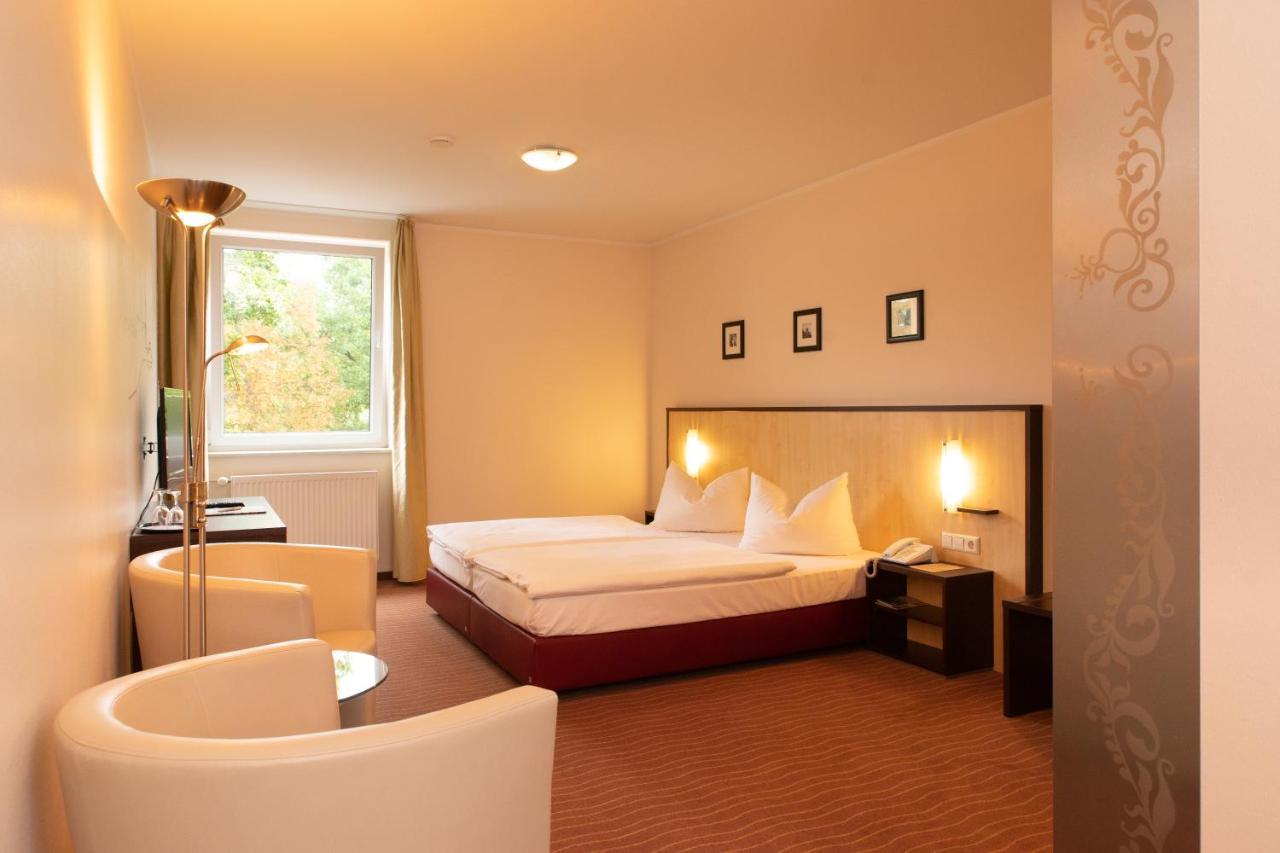 Bergwirtschaft Wilder Mann Hotel Und Restaurant Dresden Exterior foto